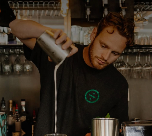 Brasserie van Beinum bindt personeel met luxe horeca bedrijfskleding