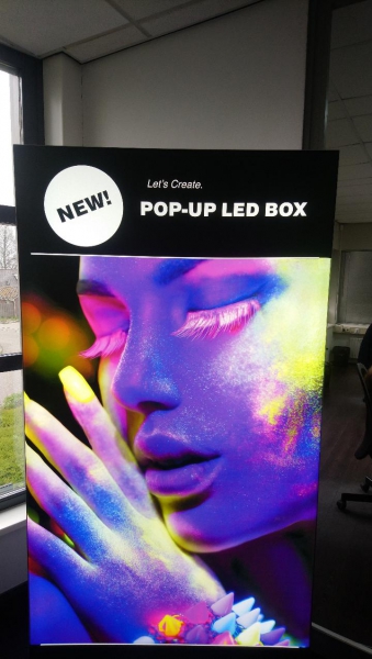 Pop up LED box
